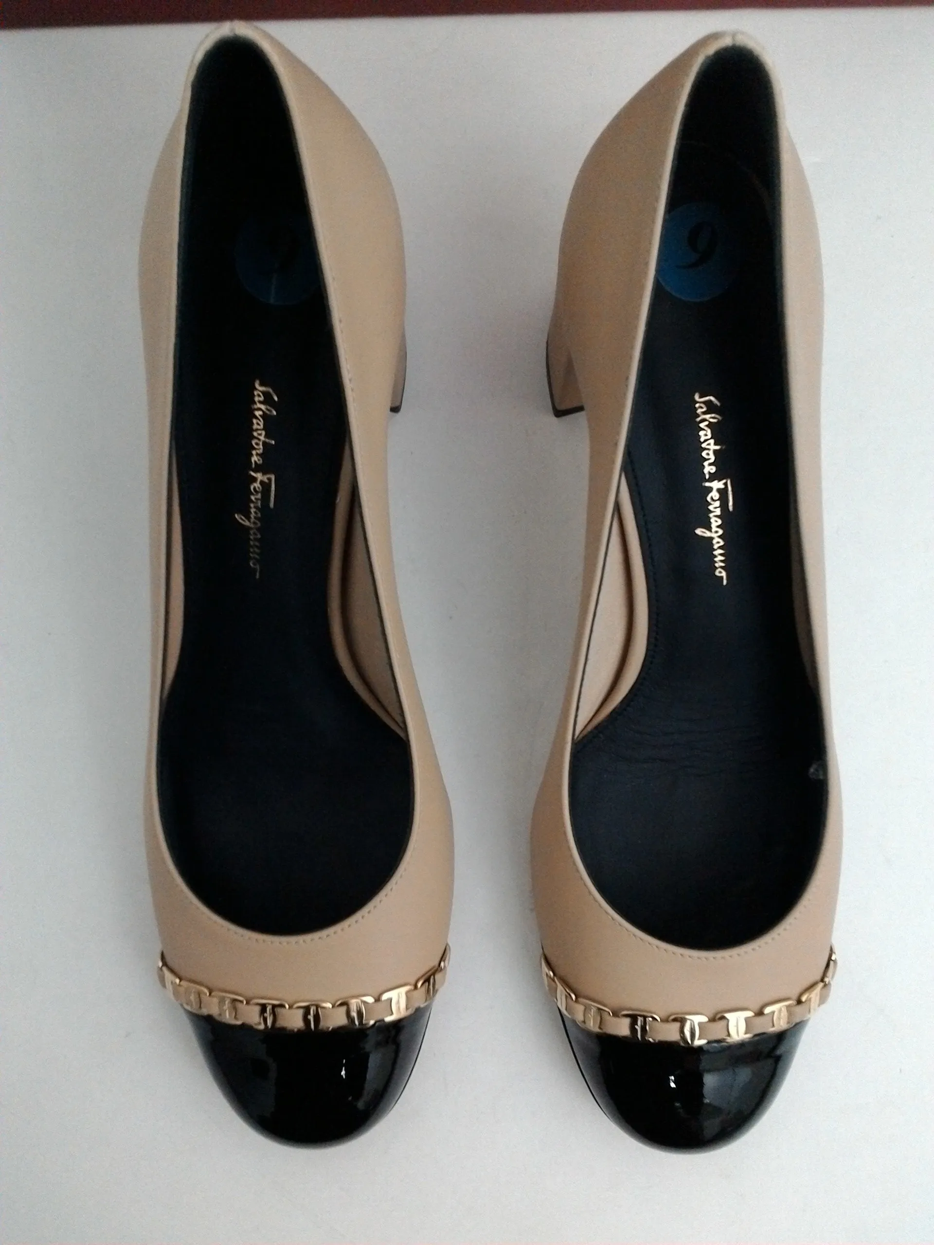 Salvatore Ferragamo Women's Avella Nude/Black Patent Size 9 B