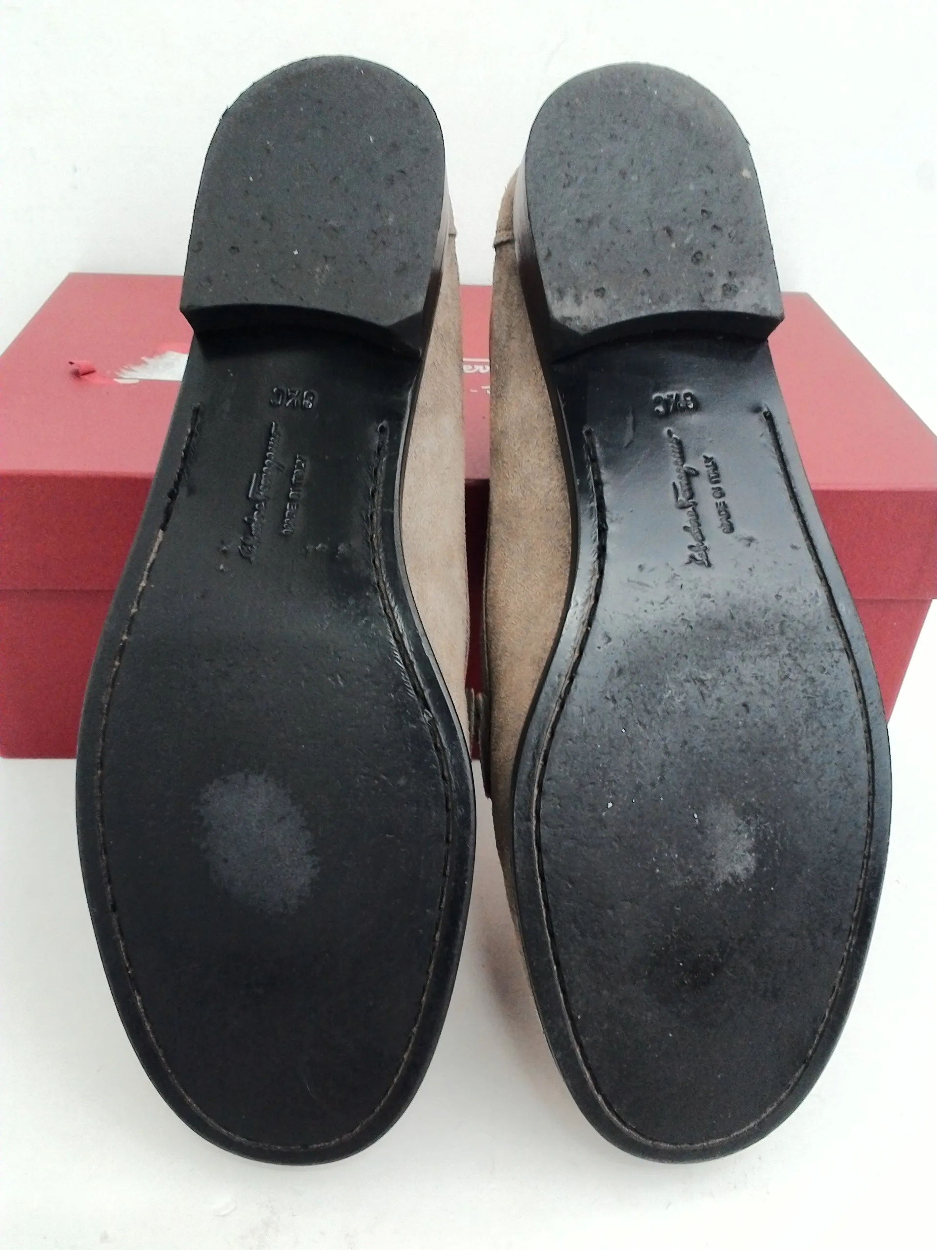 Salvatore Ferragamo Women's Rolo Fango Buckle Suede Calf Size 8.5 C