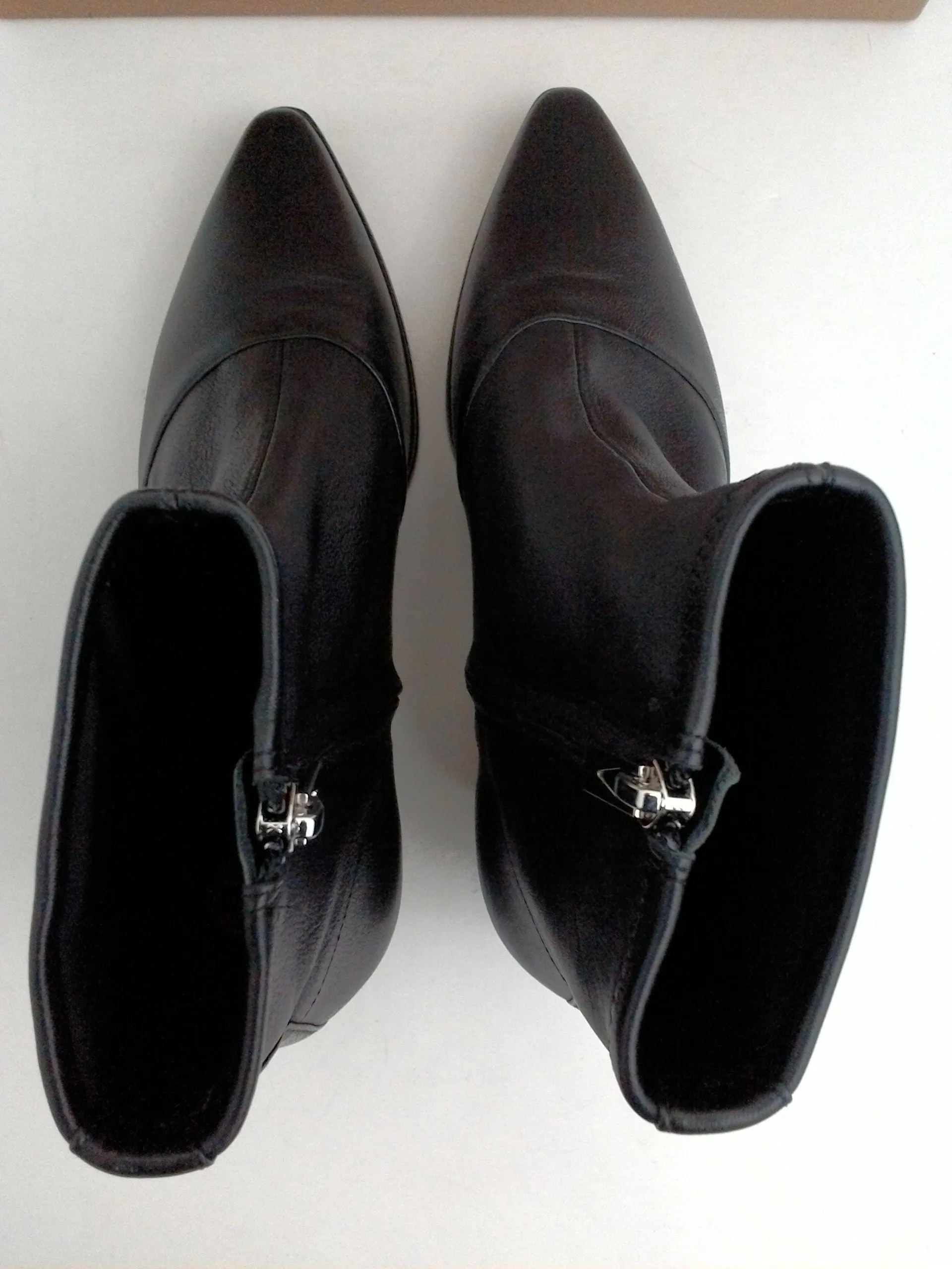 Via Spiga Women's Odette Black Booties Size 8 M
