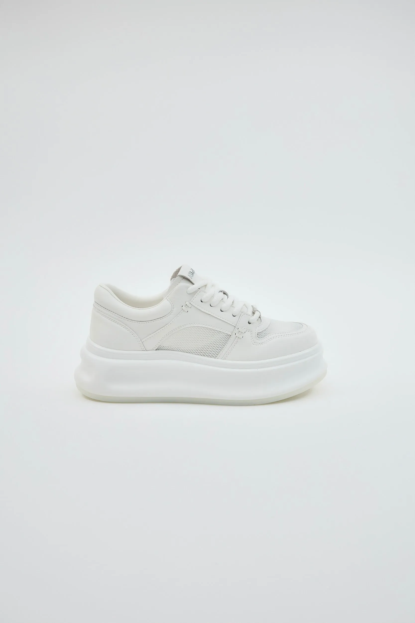 Zanda White
